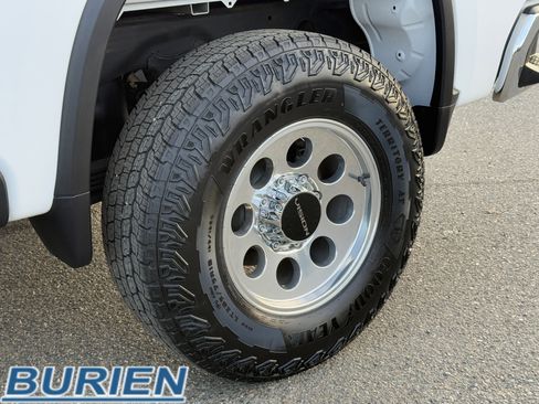 Used 2024 Chevrolet Silverado 2500 LT image 36