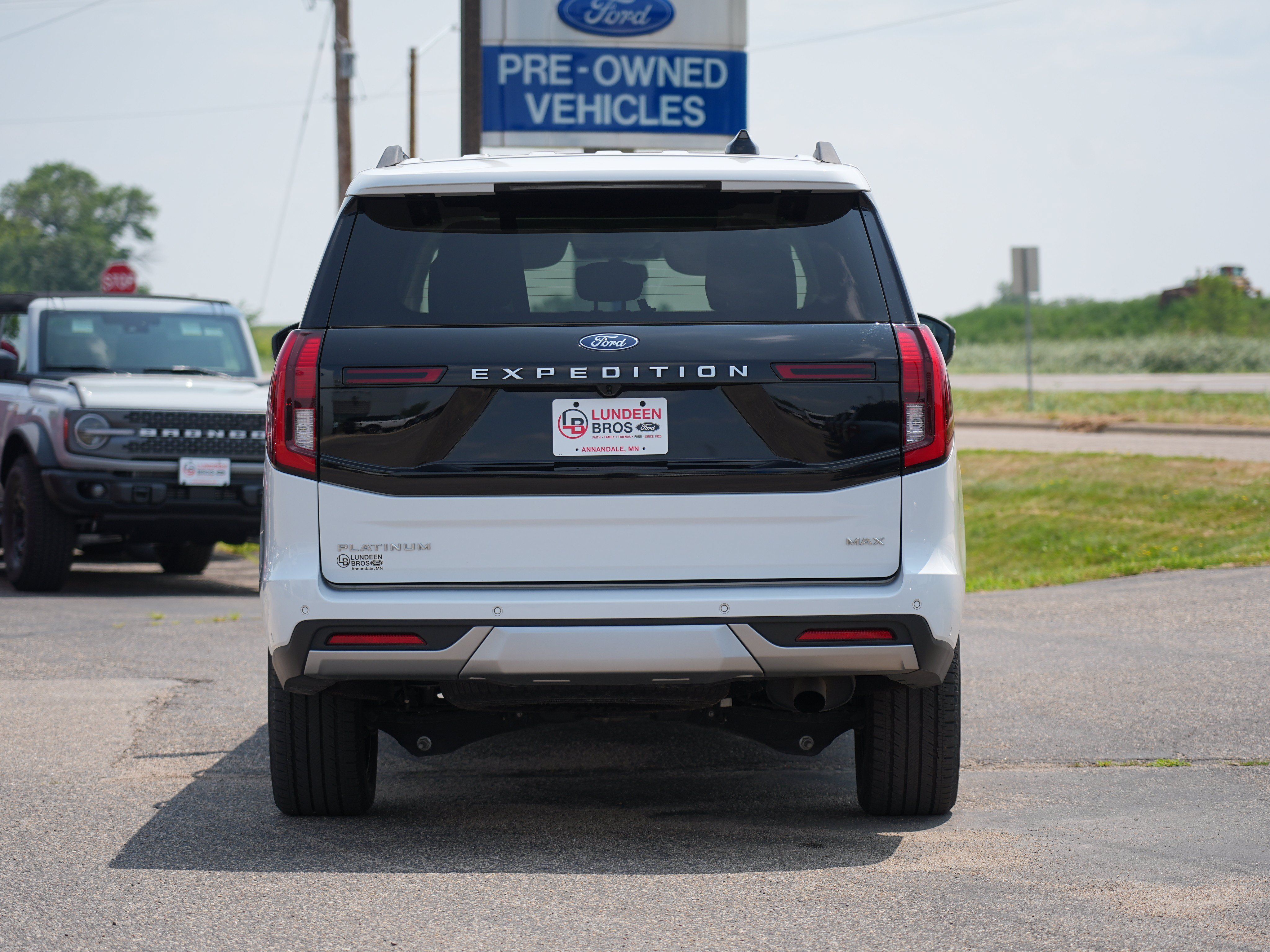 Used 2025 Ford Expedition Max Platinum w/ Driver's Package AWD/4WD image 4