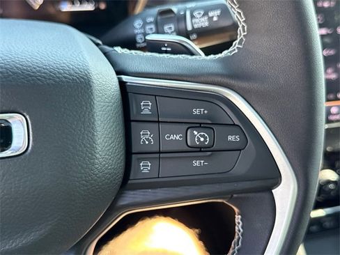 New 2025 Jeep Grand Cherokee Altitude image 18