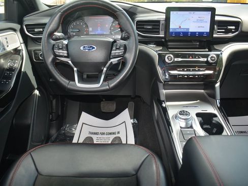 Used 2023 Ford Explorer ST-Line AWD/4WD image 3