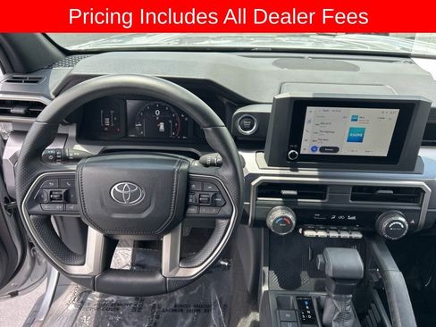 Used 2025 Toyota 4Runner SR5 AWD/4WD image 5