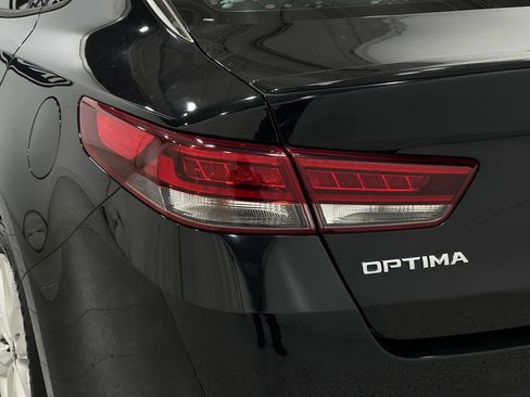 Used 2018 Kia Optima S w/ Panoramic Sunroof Package FWD image 32