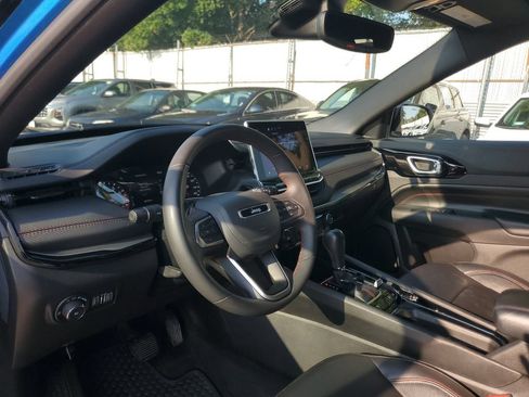 Used 2025 Jeep Compass Trailhawk AWD/4WD image 17