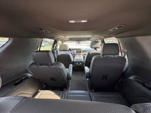 Used 2022 GMC Yukon Denali w/ Denali Premium Package image 35