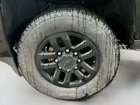 Used 2017 Chevrolet Silverado 2500 LT w/ Midnight Edition image 32