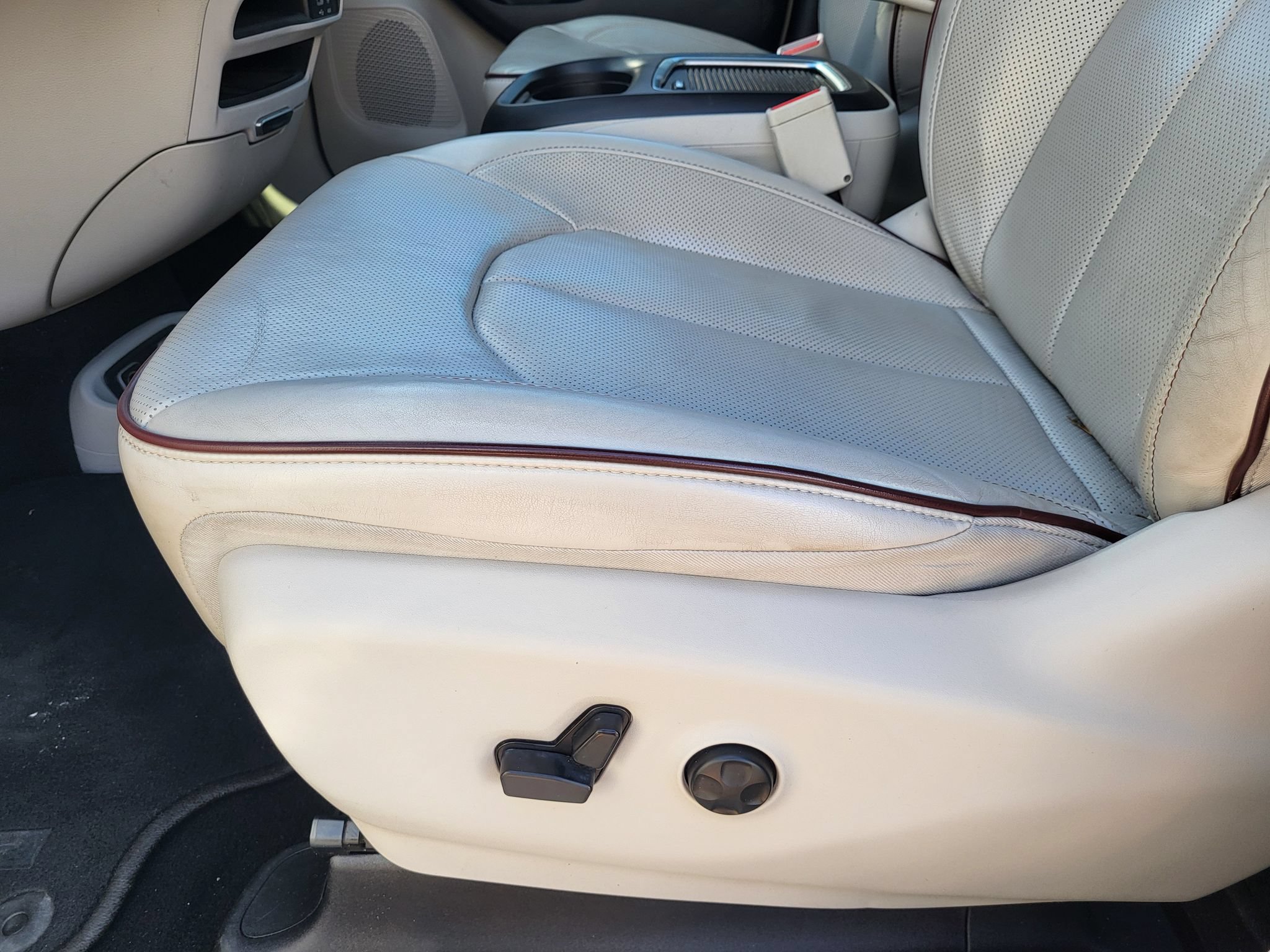 Used 2017 Chrysler Pacifica Limited w/ Tire & Wheel Group FWD image 19