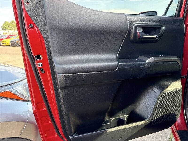 Used 2016 Toyota Tacoma TRD Sport w/ Towing Package AWD/4WD image 20