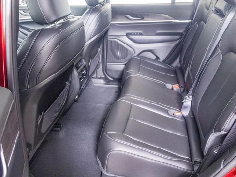 New 2025 Jeep Grand Cherokee Limited image 28