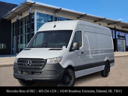 Used 2025 Mercedes-Benz Sprinter 2500 image 1