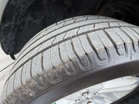 Used 2017 Ford Explorer XLT w/ Equipment Group 201A image 17