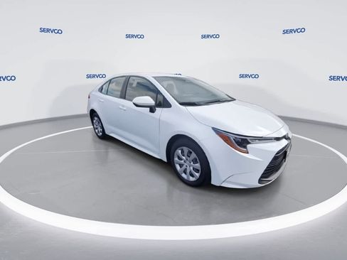 Used 2023 Toyota Corolla LE image 2