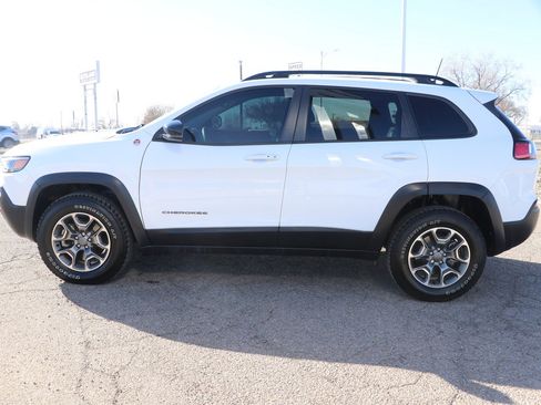 Used 2022 Jeep Cherokee Trailhawk image 4