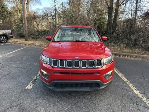 Used 2019 Jeep Compass Latitude image 3
