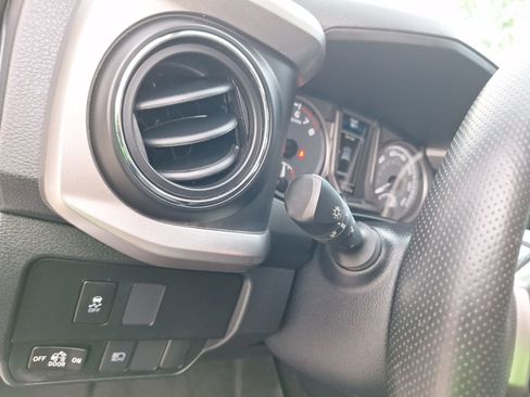 Used 2022 Toyota Tacoma SR5 RWD image 18