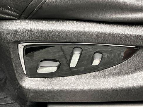 Used 2019 Cadillac Escalade Luxury AWD/4WD image 11