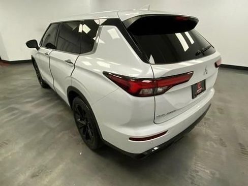 Used 2023 Mitsubishi Outlander SE Black Edition AWD/4WD image 5
