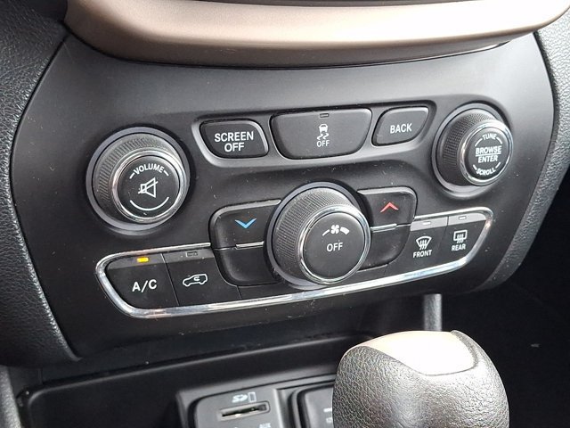 Used 2016 Jeep Cherokee Latitude AWD/4WD image 19