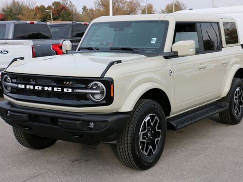 New 2026 Ford Bronco Outer Banks AWD/4WD image 2