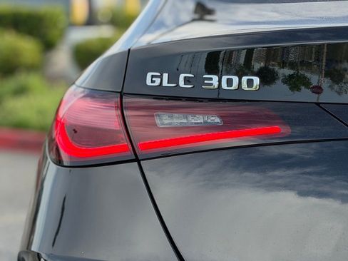 Used 2024 Mercedes-Benz GLC 300 4MATIC image 11