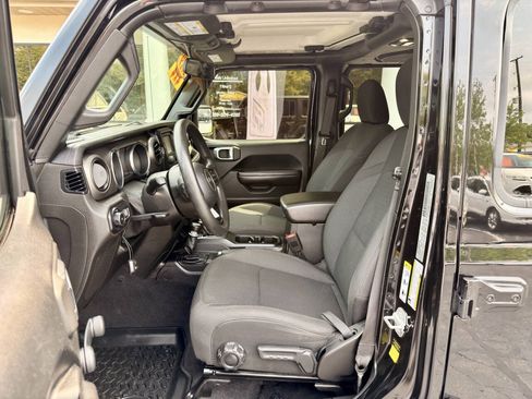 Used 2019 Jeep Wrangler Unlimited Sport AWD/4WD image 6