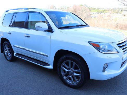 Used 2013 Lexus LX 570 4WD image 17