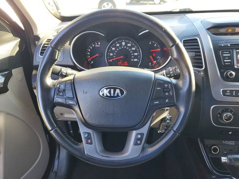 Used 2014 Kia Sorento LX image 25