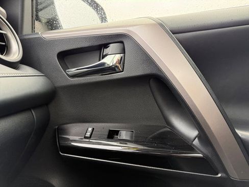 Used 2018 Toyota RAV4 Limited AWD/4WD image 29