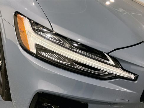 Used 2023 Volvo S60 B5 Plus AWD/4WD image 26