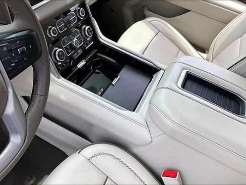 Used 2022 GMC Yukon XL Denali AWD/4WD image 18