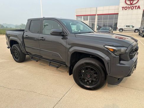 Used 2025 Toyota Tacoma SR5 AWD/4WD image 2