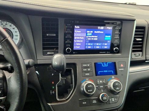 Used 2018 Toyota Sienna SE Premium image 17