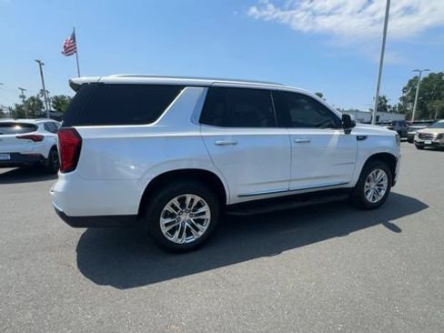 Certified 2021 GMC Yukon SLT w/ SLT Premium Package AWD/4WD image 8