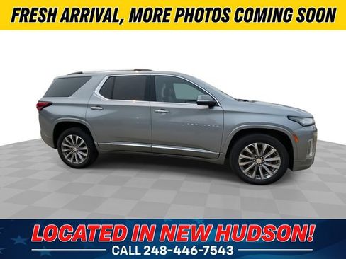 Used 2023 Chevrolet Traverse Premier FWD image 3