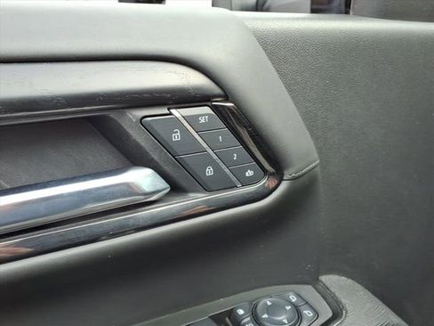 Used 2025 GMC Sierra 2500 AT4X image 19