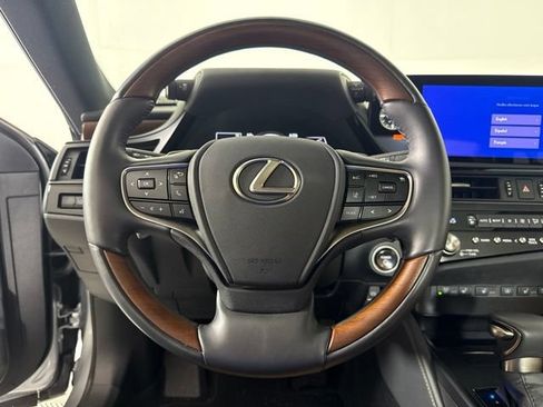 Used 2025 Lexus ES 300h w/ Technology Package FWD image 26