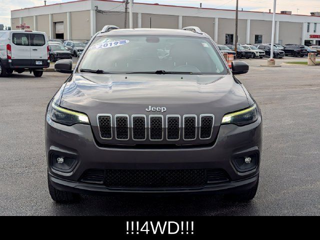 Used 2019 Jeep Cherokee Latitude Plus w/ Cold Weather Group AWD/4WD image 3