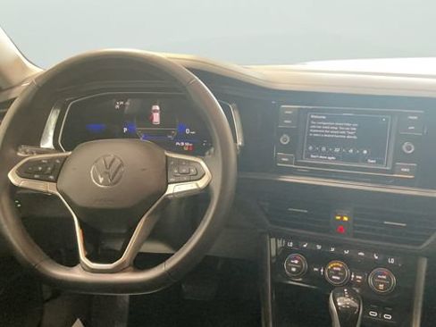 Certified 2023 Volkswagen Jetta SE w/ Panoramic Sunroof Package FWD image 11
