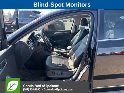 Used 2017 Volkswagen Passat 1.8T SE FWD image 2
