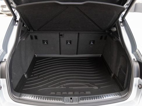 Certified 2025 Porsche Macan image 31