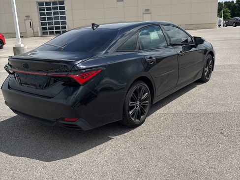 Used 2022 Toyota Avalon XSE FWD image 12