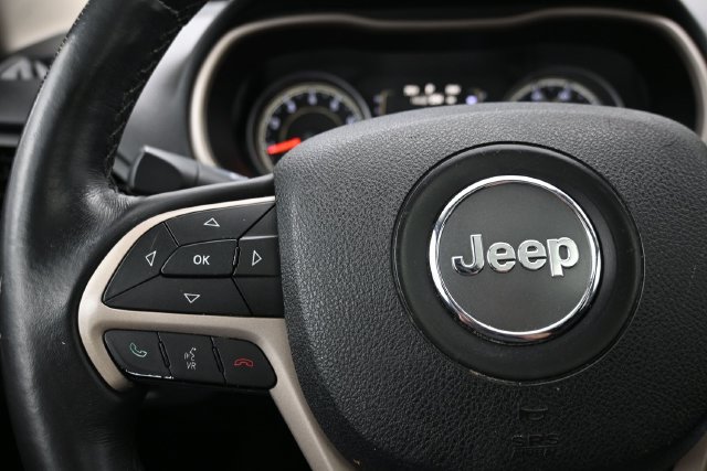 Used 2015 Jeep Cherokee Latitude w/ Comfort/Convenience Group FWD image 27