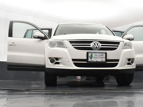 Used 2009 Volkswagen Tiguan SEL image 11