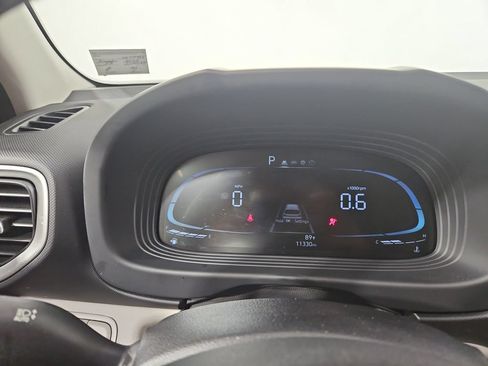 Certified 2025 Hyundai Venue SEL FWD image 17