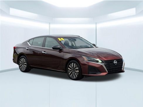 Used 2024 Nissan Altima 2.5 SV FWD image 8