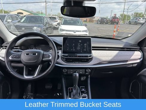 Used 2022 Jeep Compass Latitude w/ Sun and Sound Group AWD/4WD image 9