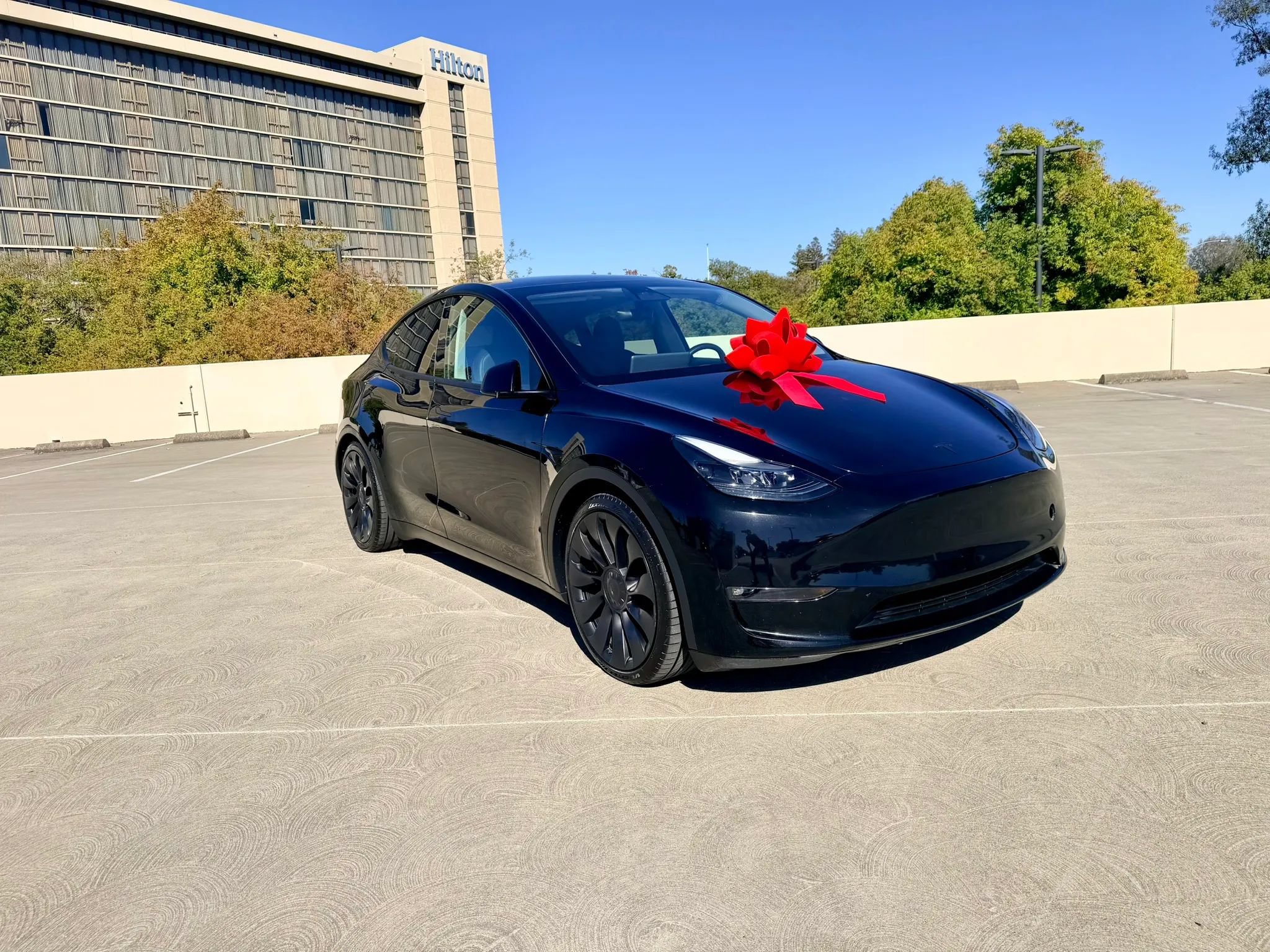 Used 2023 Tesla Model Y Long Range AWD/4WD image 2