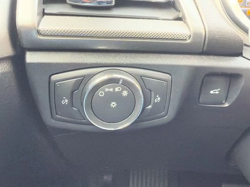 Used 2017 Ford Fusion SE w/ Fusion SE Technology Package image 15