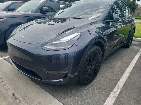 Used 2024 Tesla Model Y Long Range AWD/4WD image 1