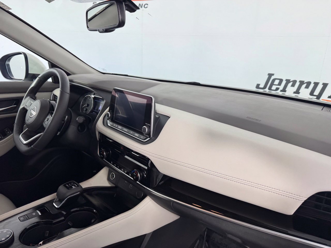 Used 2023 Nissan Rogue SL AWD/4WD image 35