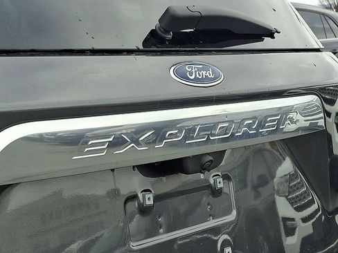 Certified 2020 Ford Explorer Platinum w/ Premium Technology Package image 34